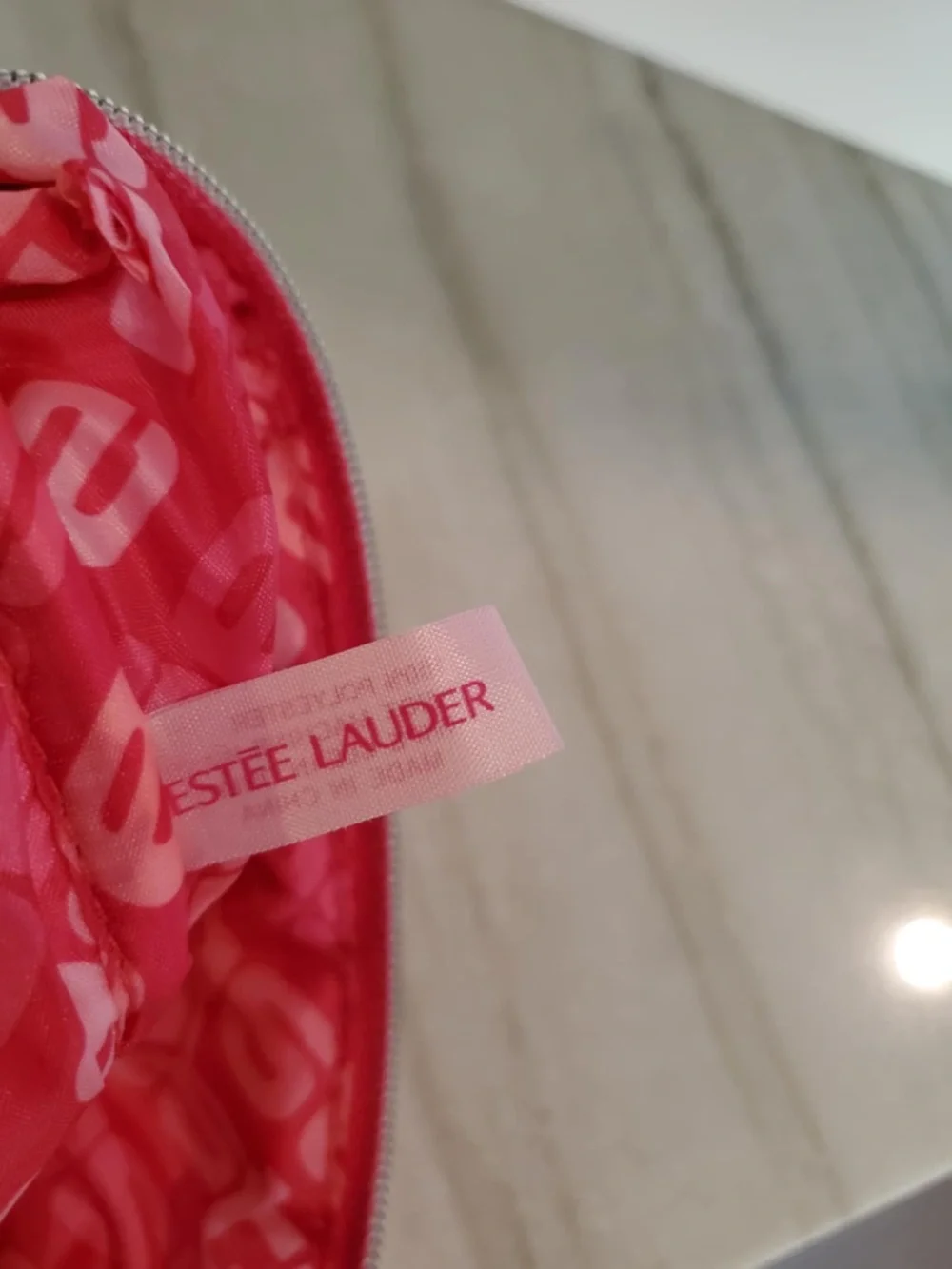 ✨NWOT✨Estee Lauder Pink Striped Puffy Quilted Logo Makeup Beauty Wristlet Bag